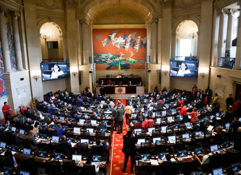 Pese a la polémica, la plenaria aprobó el orden del día y el debate arrancará hoy. FOTO Colprensa