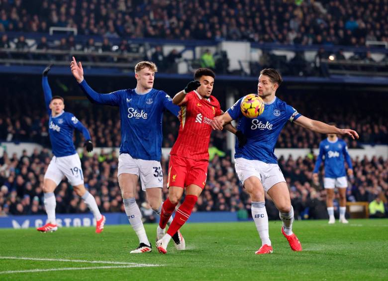 Luis Díaz sería titular nuevamente este domingo con el Liverpool. FOTO: GETTY