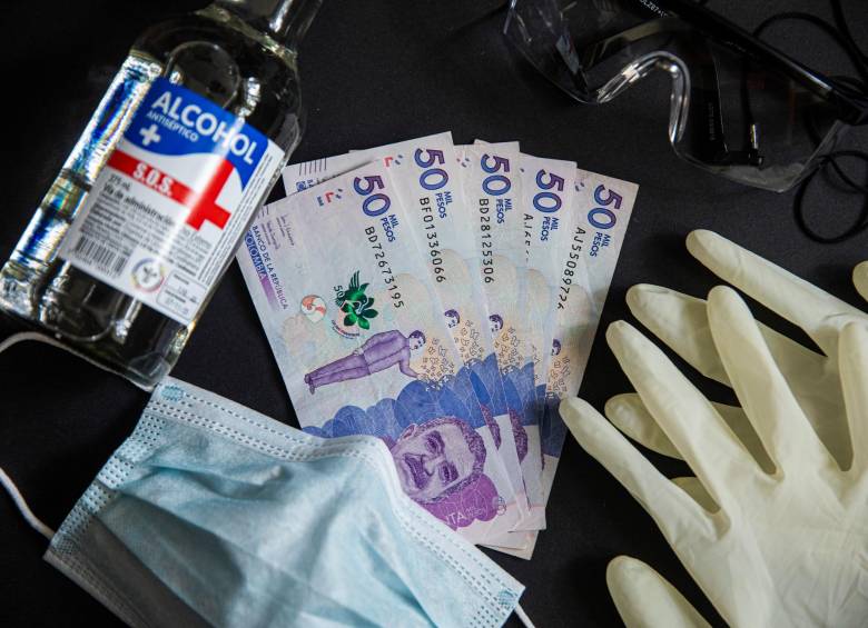 Por la pandemia los trabajadores colombianos que observaron una reducción de sus ingresos en 2020 retiraron $350.000 millones de las cesantías: Asofondos . Foto Carlos Velásquez