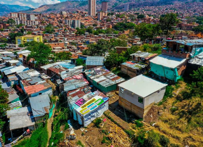 De acuerdo con los cálculos de la Alcaldía, en el gobierno anterior se levantaron más de 50.000 construcciones ilegales en el distrito. Hoy son 65 puntos en los que el problema está desbordado. FOTO CAMILO SUÁREZ
