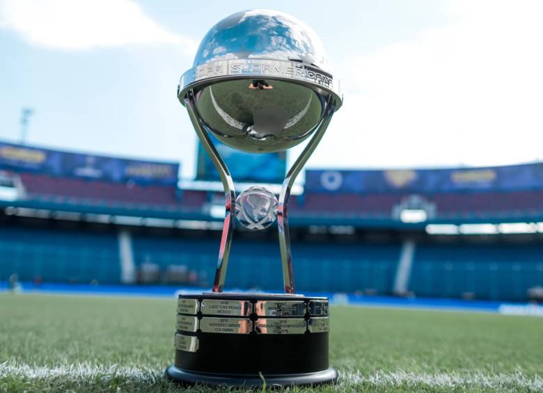 El trofeo de la Copa Sudamericana. FOTO: X Sudamericana