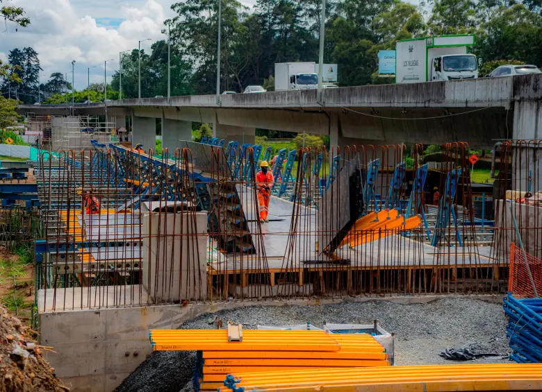 La ampliación incluye la construcción de 12 puentes y viaductos, 12 muros y más de 210.000 m3 de cemento. FOTO cortesía 