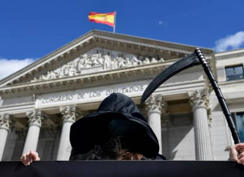 La sociedad española pide que la joven pueda morir en “paz”. FOTO: AFP