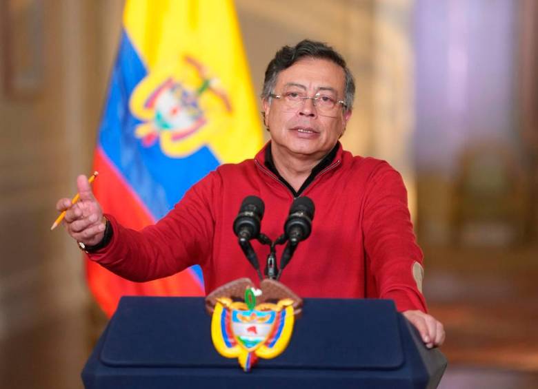 En alocución presidencial, Gustavo Petro, hizo oficial la convocatoria a marchas para defender el incremento del salario mínimo. Foto: Presidencia