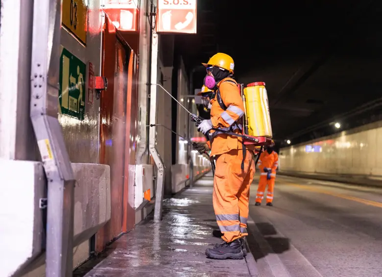 Las cuatro jornadas nocturnas servirán también para el mantenimiento de los postes SOS y los sistemas de señalización, control de tráfico e iluminación. FOTOS: CONCESIONARIO