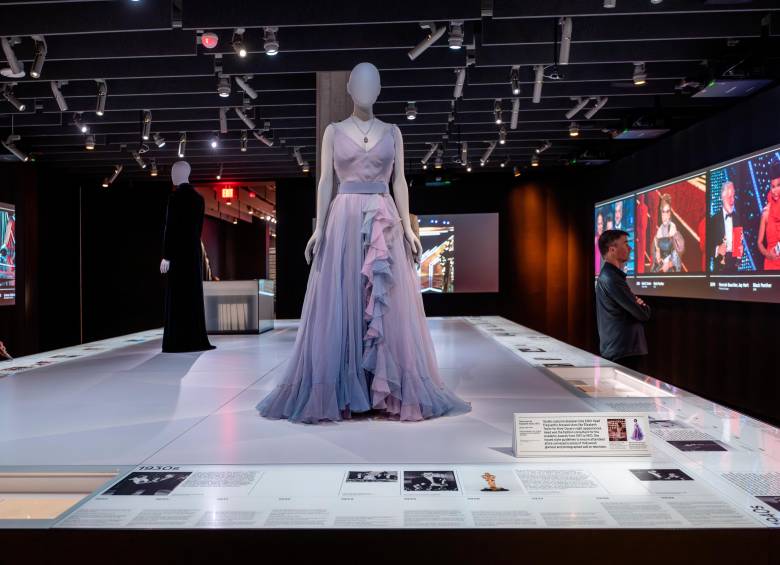 Este fue el vestido que usó Elizabeth Taylor en la gala de los Óscar en 1970. FOTO Cortesía Museo