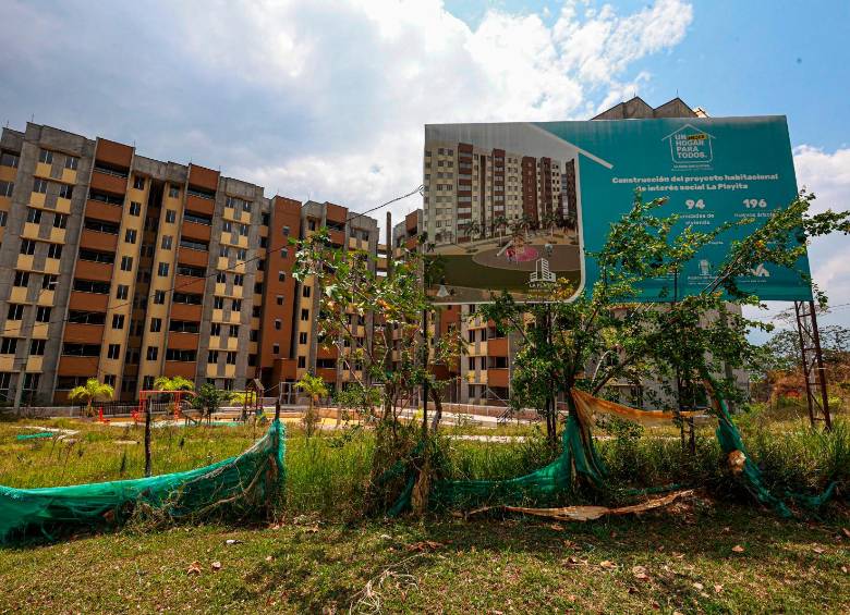 El proyecto habitacional La Playita sigue sin entregarse. Este fue el proyecto al que la alcaldía de Daniel Quintero le cambió las condiciones de manera arbitraria. FOTOS: MANUEL SALDARRIAGA