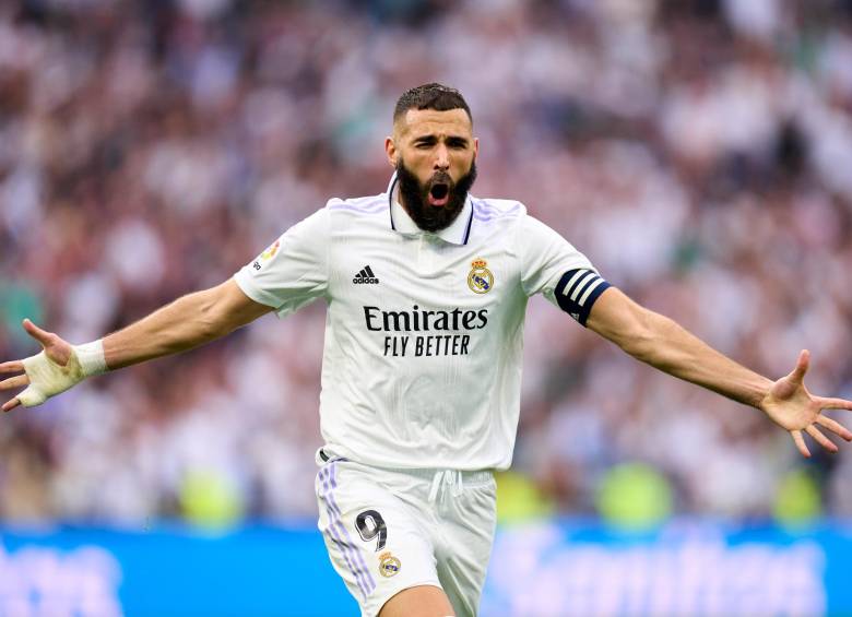El delantero francés Karim Benzema celebra su gol, con el que Real Madrid vence, parcialmente a Chelsea. FOTO Getty