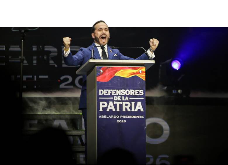 De la Espriella debutó en grande como precandidato al reunir 16.000 personas. Enalteció el nacionalismo, la fe y el antipetrismo. FOTO colprensa