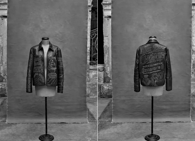 La obra de Ruvén Afanador está integrada por 48 retratos, en los que una misma chaqueta de Chevignon es reinterpretada por cada personaje desde su propia identidad. FOTO Cortesía Chevignon
