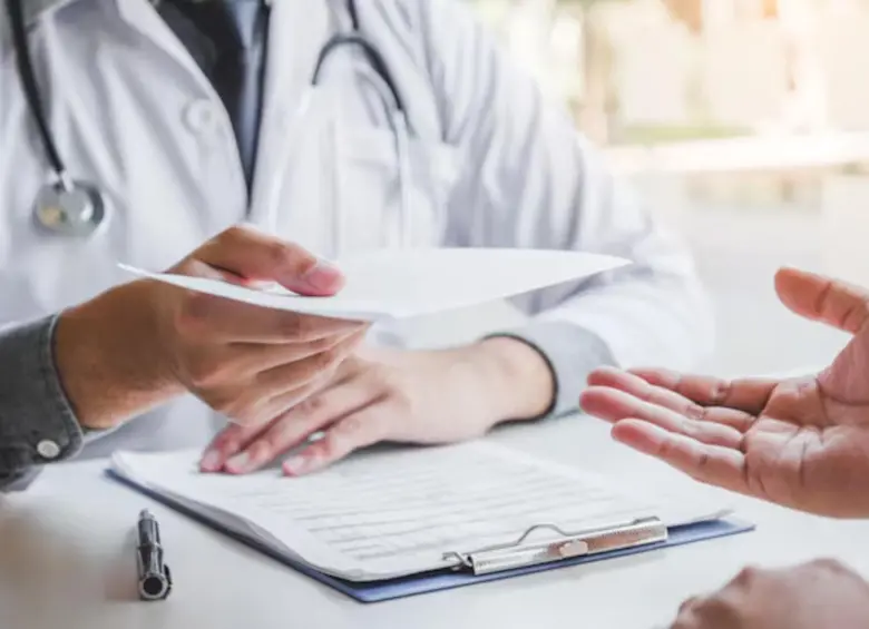 De acuerdo con las autoridades, el Consejo Médico de la India ya había recomendado en 2016 mejorar la legibilidad de la letra de los médicos, pero la práctica nunca se generalizó. FOTO: Freepik