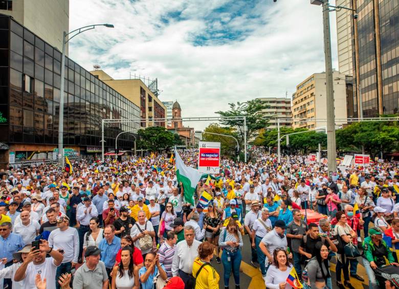 Aunque según los promotores de la marcha en Medellín ayer asistieron 250.000 personas, según cifras de la Policía y la Personería los marchantes fueron apenas 20.000. FOTO camilo suárez