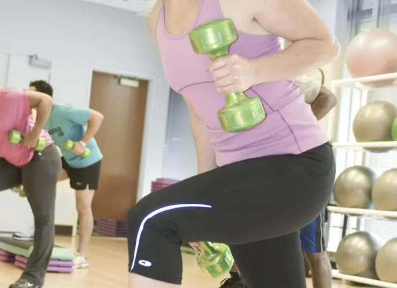 Imagen de referencia de una mujer haciendo ejercicio. FOTO: Freepik