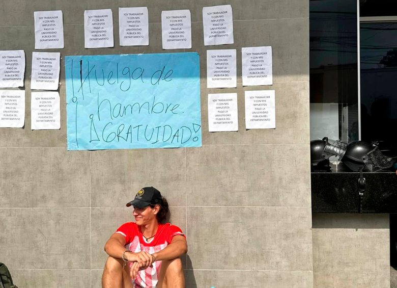 Olavis Velásquez permanece en huelga de hambre desde la tarde de este 26 de julio. FOTO CORTESÍA 