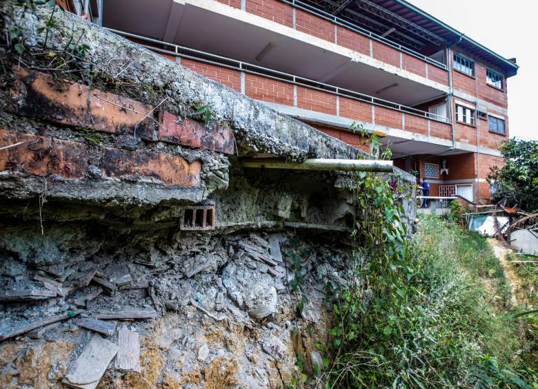 Alcaldía dejó tirados a estudiantes en la comuna 13 y ni responde por los servicios públicos de las sedes que los albergan