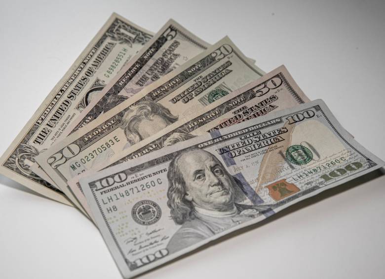 En la última semana el dólar ha ido aumentando su precio, presionado especialmente por la caída en los precios internacionales del petróleo. FOTO: Carlos Velásquez