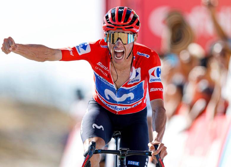 Enric Mas celebra en el Alto de Aitana una victoria que lo fortalece como líder de una Vuelta a España que ahora está abierta. FOTO: @Movistar_Team