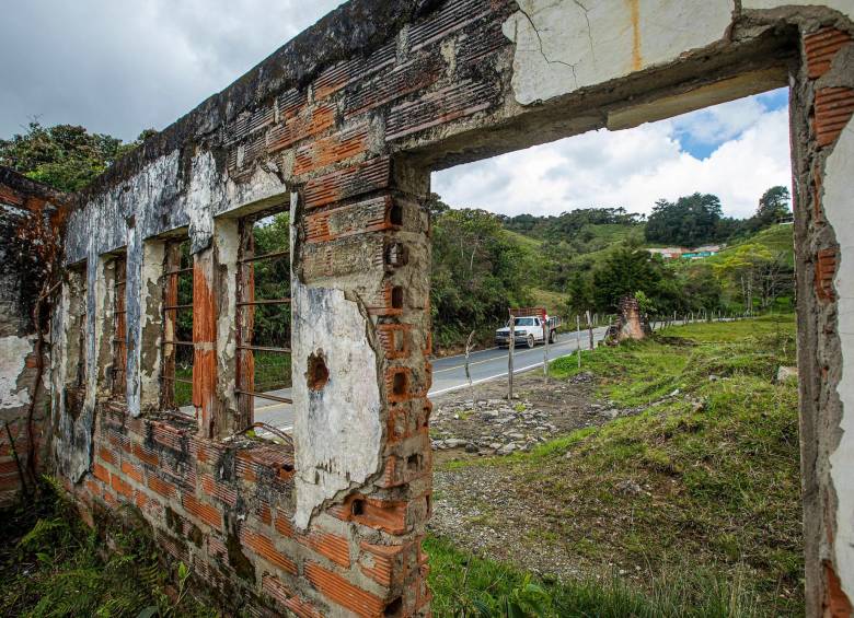 Estas casas abandonadas son comunes en las zonas rurales de Granada y San Carlos. Foto: Carlos Velásquez.