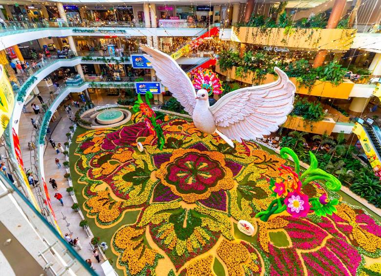 Así luce el tapete de flores este año en el Centro Comercial Santa Fe, la idea es que lo visiten más de 3 millones de personas. FOTO Camilo Suárez