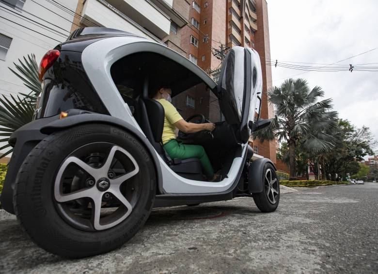 Entre enero y agosto de 2025 se matricularon 10.508 vehículos eléctricos nuevos en el país, lo que representó un crecimiento del 173,5%. FOTO: Archivo EL COLOMBIANO