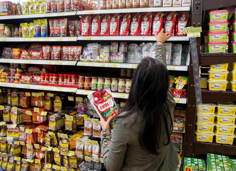 En lo que va del año el consumo se estancó en Colombia, según NielsenIQ. FOTO EL COLOMBIANO