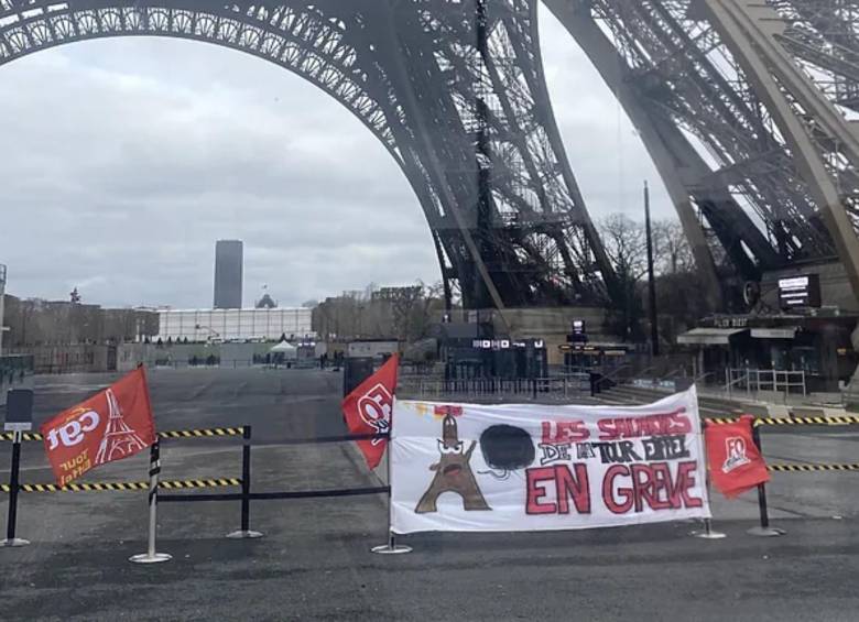 El cierre que han hecho los trabajadores de la torre en la parte baja de la entrada. FOTO: REDES SOCIALES