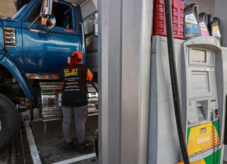 El alza de los precios internacionales del petróleo volvió a ampliar el déficit del Fondo de Estabilización de Precios de los Combustibles (Fepc), lo que reabre el debate entre ajustar los combustibles o aumentar la presión sobre las finanzas públicas. FOTO Manuel Saldarriaga