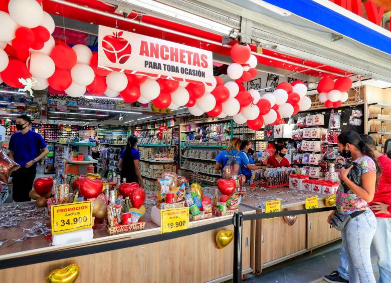 El sondeo de Fenalco también indica que el 38% de los consultados gastarían entre $50.000 y $100.000 en los regalos. FOTO: JAIME PÉREZ