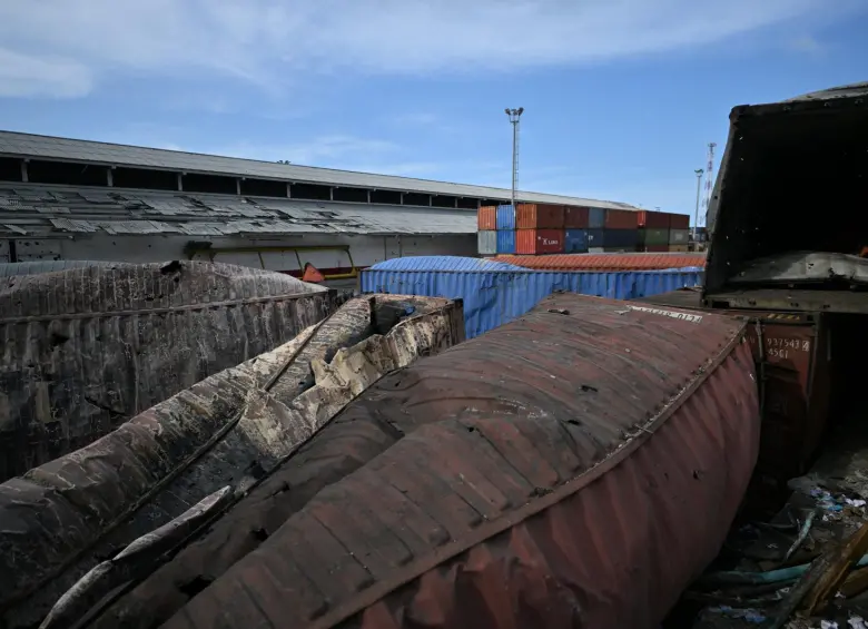 La noche en que La Guaira ardió: relato de un ataque que golpeó a civiles y al puerto venezolano
