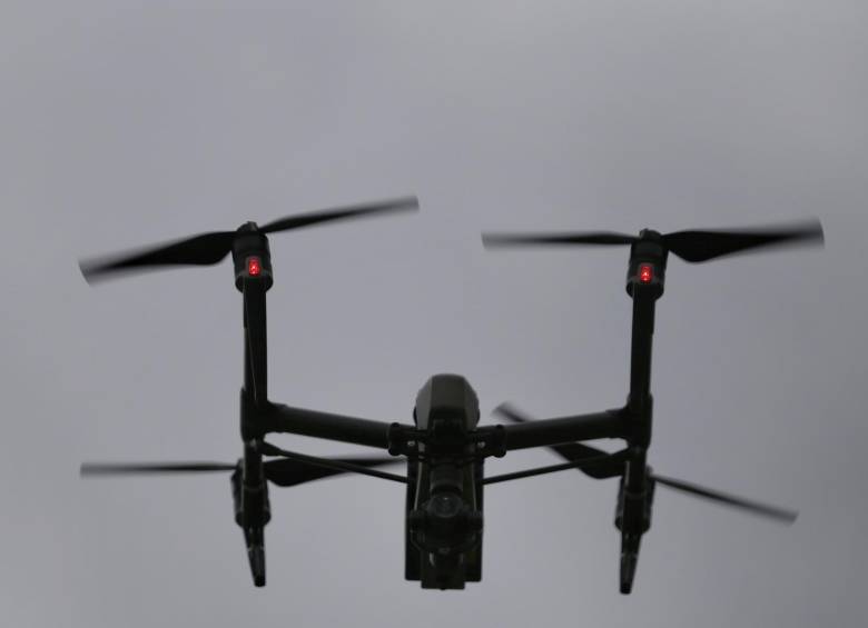 La Policía Nacional cuenta con 146 drones en el país para combatir el narcotráfico, ubicar y supervisar la erradicación de cultivos ilícitos, intervenir focos delictivos, atacar y desarticular organizaciones criminales y sus cabecillas y apoyar operaciones humanitarias. Foto: Colprensa-Sergio Acero