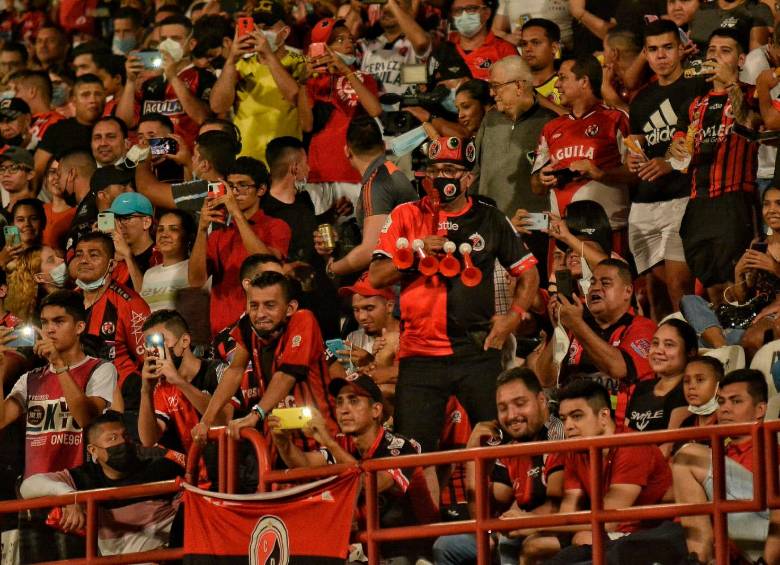 Las tribunas se vieron colmadas de aficionados que llegaron para conocer las nuevas caras del cuadro cucuteño. FOTO CORTESÍA