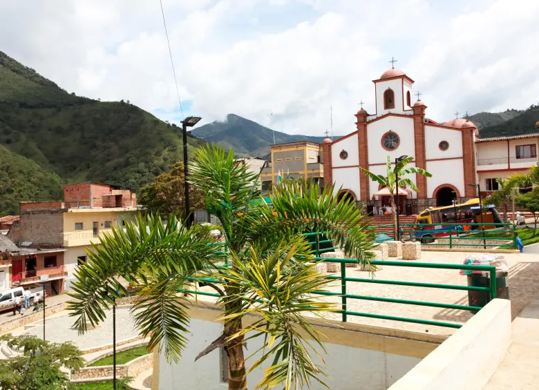 Caicedo está ubicado en el occidente antioqueño, a casi cien kilómetros de Medellín. Se le considera una reserva hídrica. Uno de sus atractivos es el Parque Natural Regional Corredor de las Alegrías . FOTO julio herrera