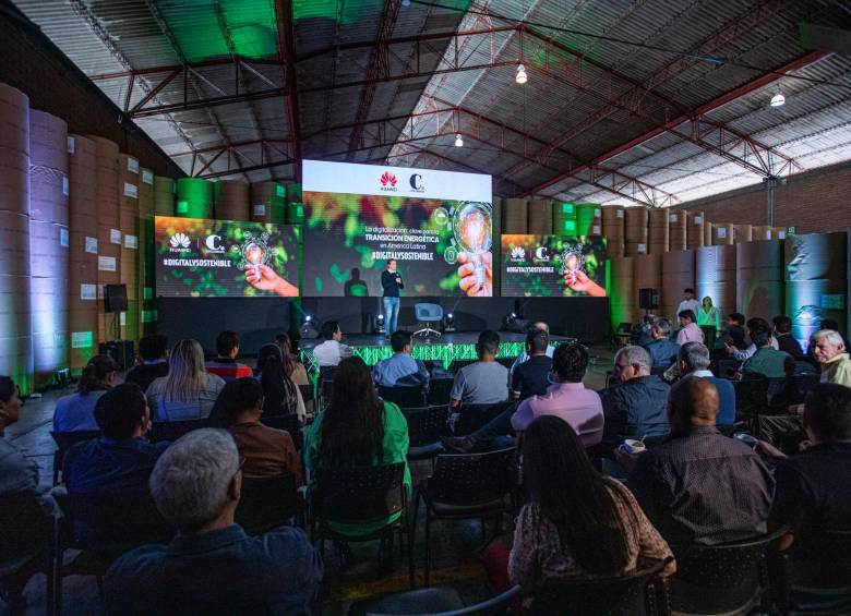 Las bodegas de papel de EL COLOMBIANO acogieron este jueves el conversatorio “La digitalización, clave para la transición energética en América Latina”. FOTO EL COLOMBIANO