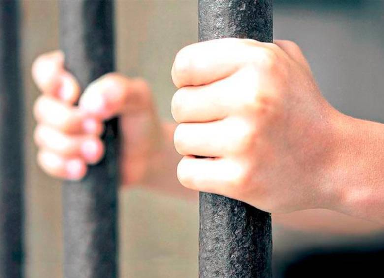 Dentro de las pruebas encontradas por el ente investigador, cuentan con numerosos chats de WhatsApp en donde se evidenció el maltrato al que la mujer fue sometida, por lo que Varela Gaviria se convirtió en presunto responsable de los delitos de violencia intrafamiliar agravada y acceso carnal violento. FOTO: COLPRENSA 