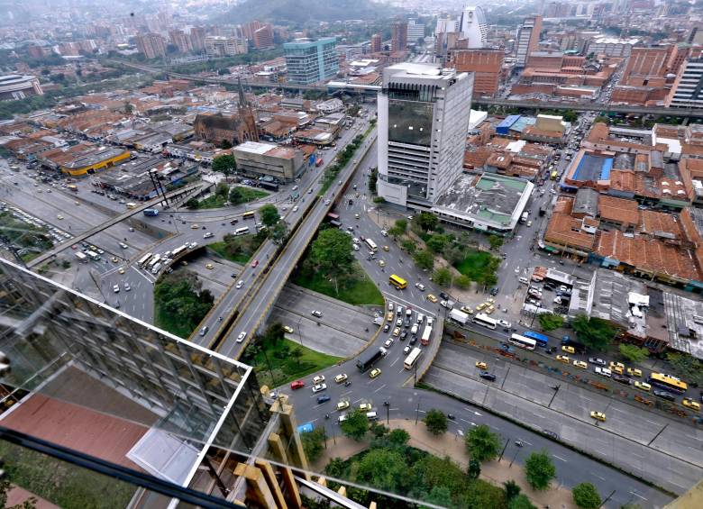 De acuedo con las cifras de la Secretaría de Movilidad, de los diez lugares en los que más se presentan accidentes de tránsito en Medellín, ocho corresponden a glorietas. FOTO Juan antonio sánchez