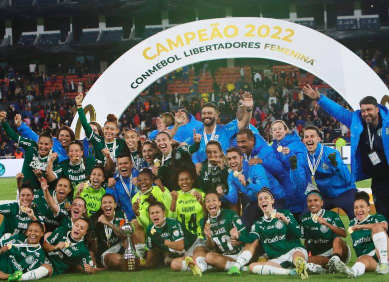 El equipo brasileño consiguió su primer título en el torneo continental femenino. FOTO: EFE 