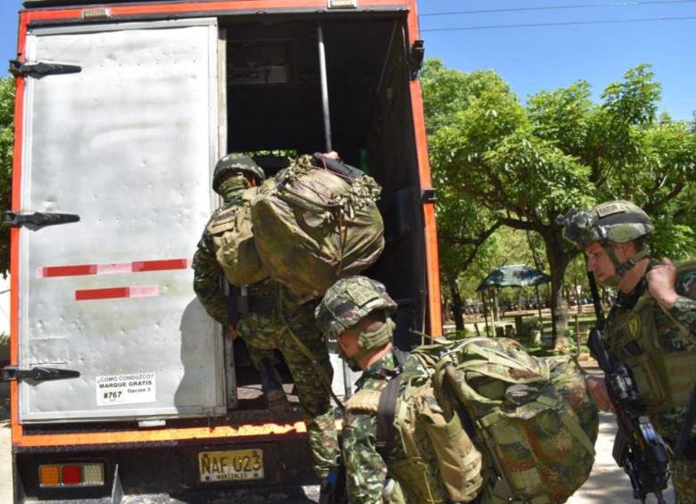 Informe de empalme del Ejército pide revisar salarios. FOTO: Colprensa