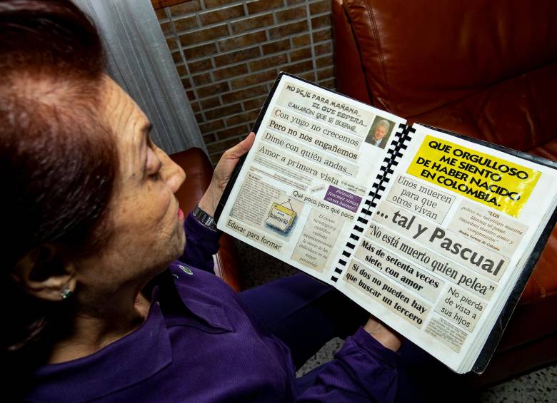 Estas son algunas de las frases, refranes e imágenes que Inés tiene en sus libros. FOTOS Jaime Pérez