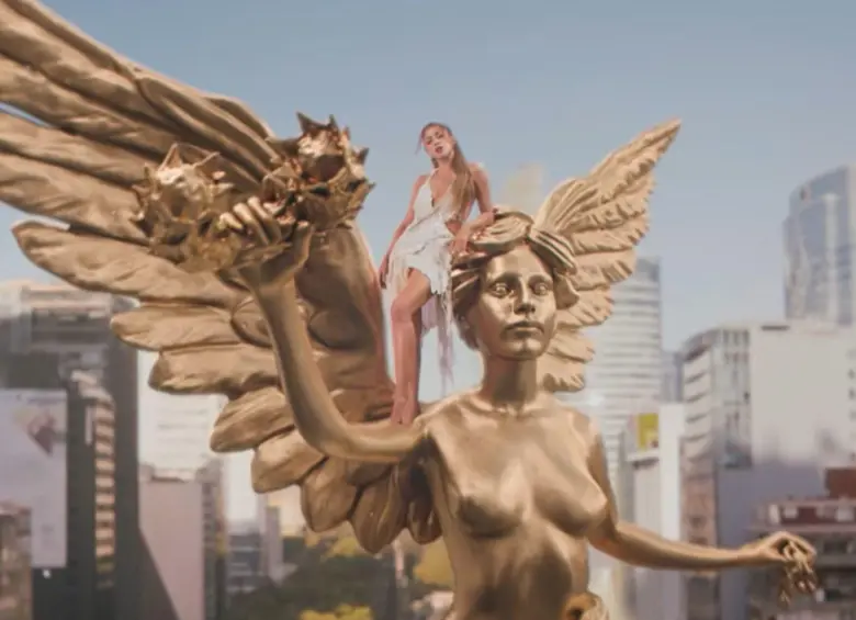 Shakira sobre el Ángel de la Independencia en Ciudad de México. Foto: Captura video Dai Dai Shakira sobre el Ángel de la Independencia en Ciudad de México. Foto: Captura video Dai Dai