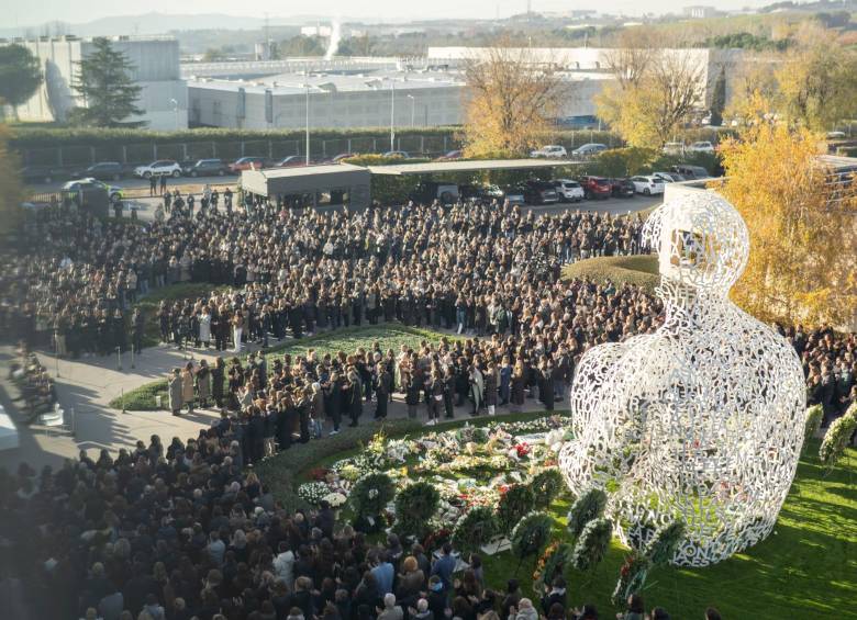 Unos 3.000 colaboradores de Mango participaron en el homenaje al fundador de la marca Isak Andic. FOTO: Cortesía Mango