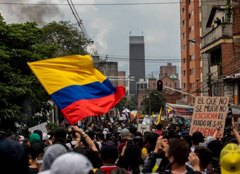En Medellín las protestas fueron pacíficas hasta pasado el mediodía cuando iniciaron enfrentamientos en el Centro. FOTO Camilo Suárez