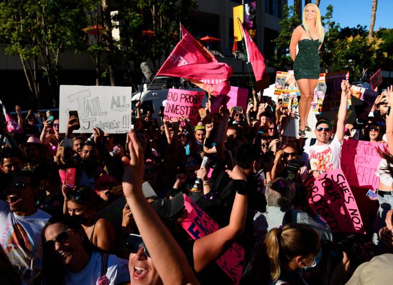 Los seguidores de la Princesa del pop este viernes celebraron la decisión de la juez. FOTO AFP