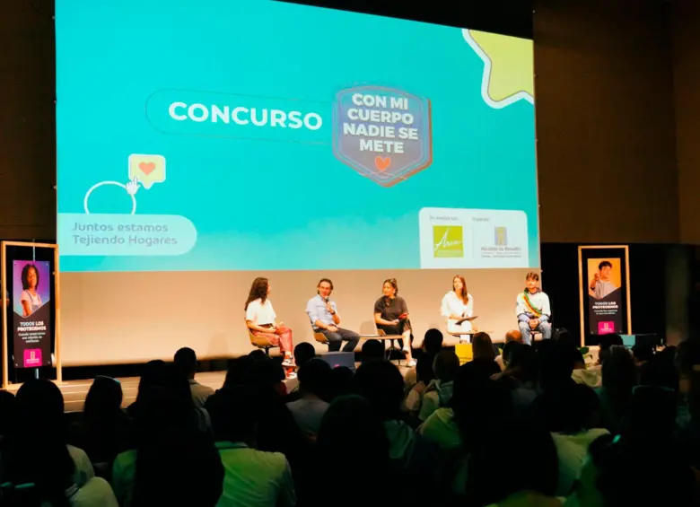 La Alcaldía presentó el concurso Con Mi Cuerpo Nadie Se Mete, y las bases para participar. Asistieron 950 líderes estudiantiles. FOTO: Alcaldía de Medellín