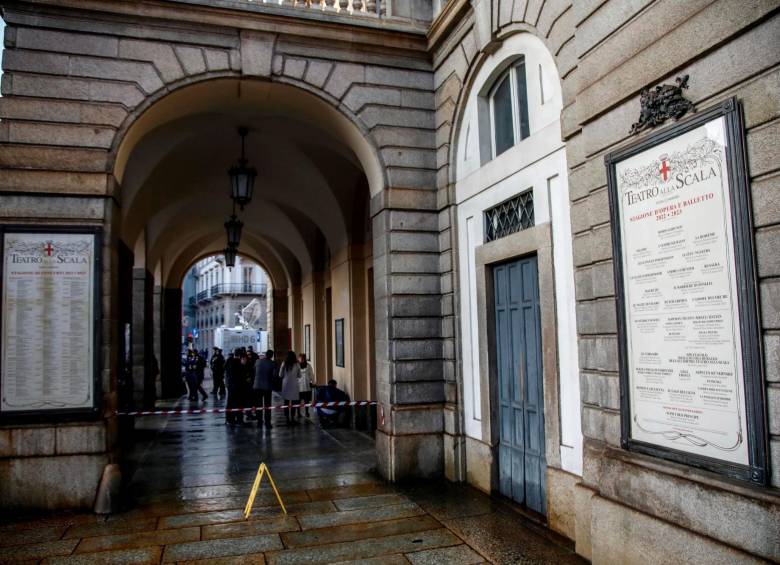 Las autoridades de Milán detuvieron a los atacantes, mientras que operarios de La Scala iniciaron las tareas de limpieza. FOTO EFE 
