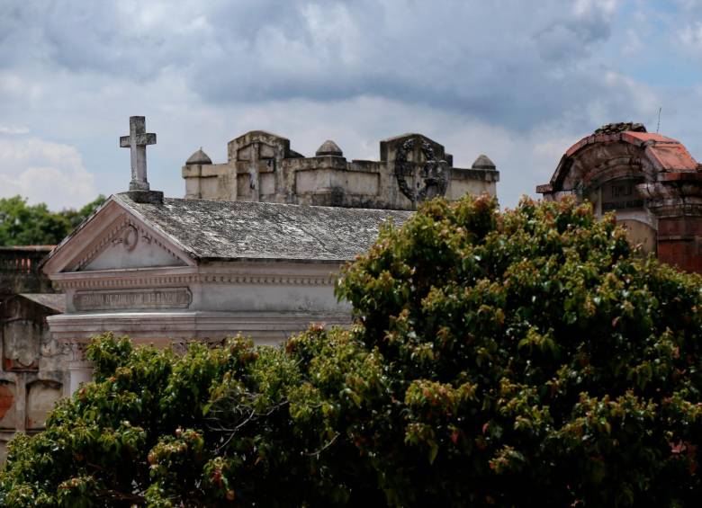 Los cementerios permanecen bajo vigilancia especial. FOTO: COLPRENSA