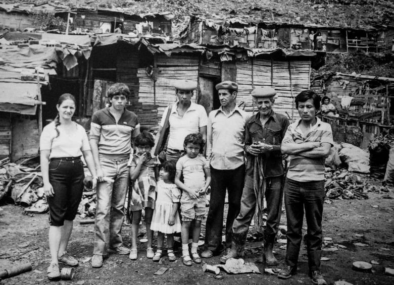 La exposición reúne 20 fotos, casi todas inéditas, que Édgar Jiménez hizo sobre la vida en el barrio Moravia, cuando era un basurero. Foto Cortesía Édgar Jiménez, “el Chino”. 