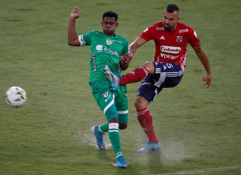 Andrés Cadavid, zaguero del Medellín, ya tiene claro su diagnóstico. El equipo rojo está invicto. FOTO carlos velásquez