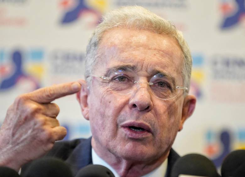 El expresidente Álvaro Uribe Vélez pidió que le den aval a los exmiebros de las Farc. FOTO: COLPRENSA