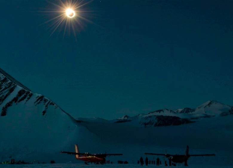 El continente blanco fue el único y privilegiado lugar del mundo donde, en algunas de sus zonas, se vio este eclipse total de forma completa. FOTO AFP