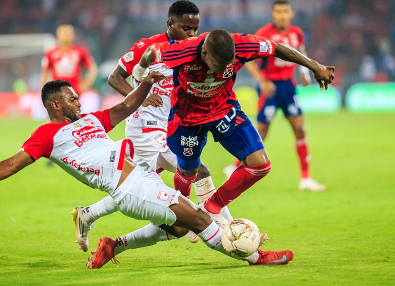 El poderoso, que no consigue un título de liga desde hace nueve años, sumó otra amarga final a su historial. Ni la tradicional ruda sirvió esta vez para cambiar la historia. Foto: Camilo Suárez Echeverry